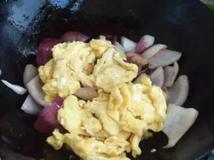 Make Eggs and onions step 5