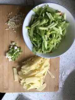 Make Celery with potatoes step 0