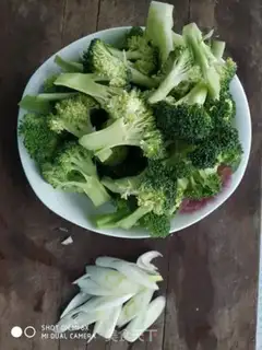 Make Fried broccoli step 1