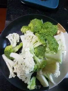 Make Garlic fried flowers step 1