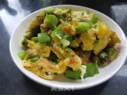 Make Garlic pepper and eggs step 5