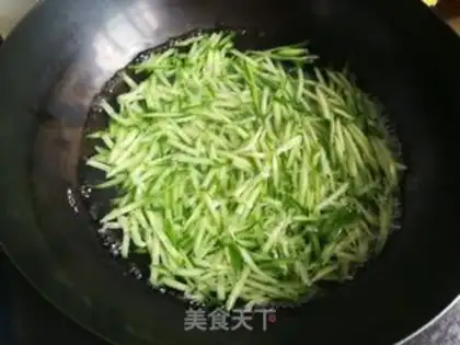 Make cucumber silk egg soup step 3