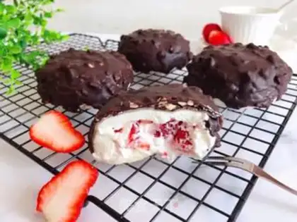 Make Strawberry Twinkies step 12