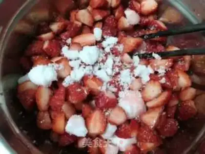Make Homemade strawberry sauce step 1