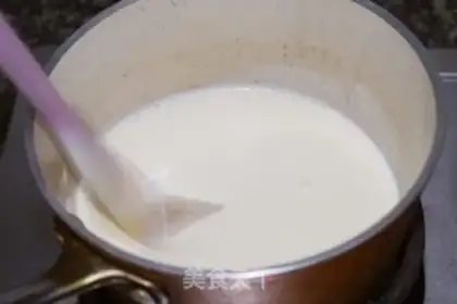 Make Kitty cream popsicle step 4