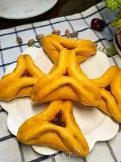 Make Cherry jam triangle step 7