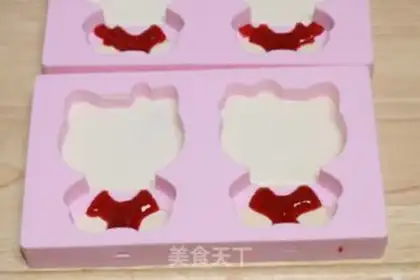 Make Kitty cream popsicle step 8