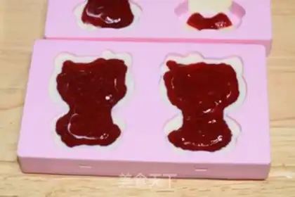 Make Kitty cream popsicle step 9