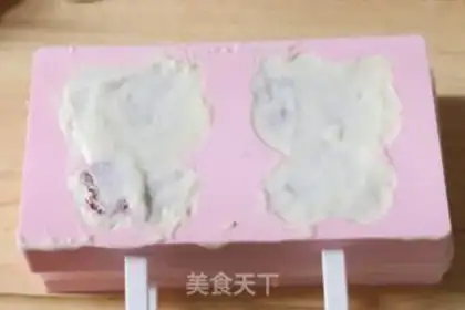 Make Kitty cream popsicle step 10