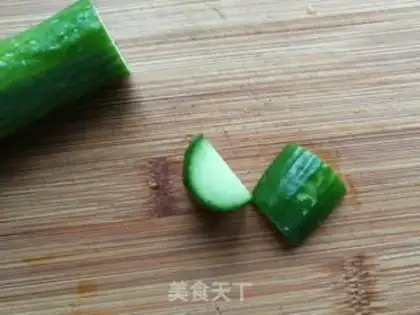 Make cucumber flowers step 1