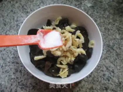 Make Open the black ear step 4