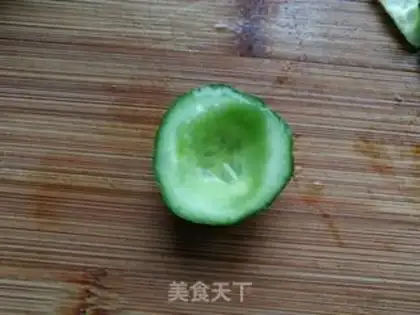 Make cucumber flowers step 3