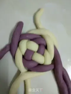 Make The embroidery bun step 3