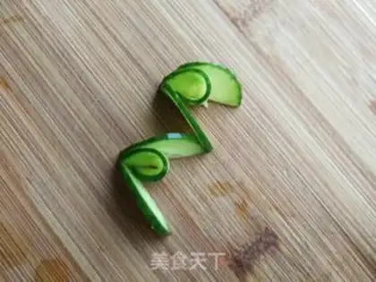 Make cucumber flowers step 7