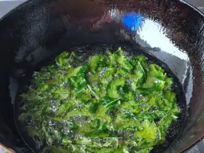 Make Spicy spicy little lobster tail step 1