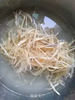 Make Spicy silver fish dry step 0
