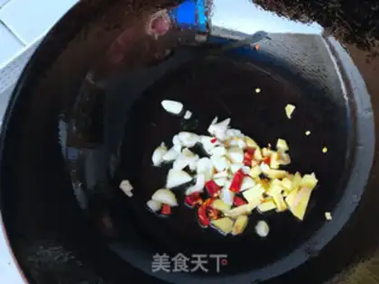 Make Spicy spicy little lobster tail step 4