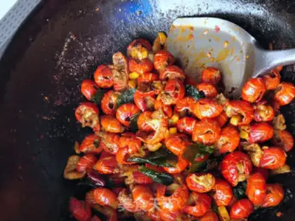 Make Spicy spicy little lobster tail step 9