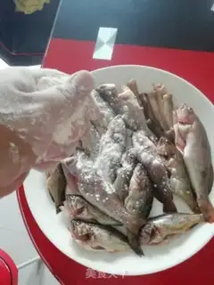 Make The soy sauce fishes step 3