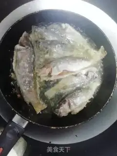 Make The soy sauce fishes step 4
