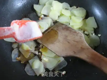 Make Garlic potato chips step 7