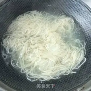 Make Hot sauce noodles step 2