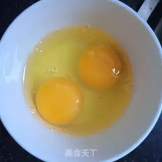 Make Pepper fried eggs step 1