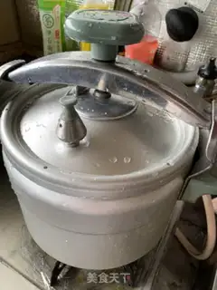Make Peanut rice congee step 2