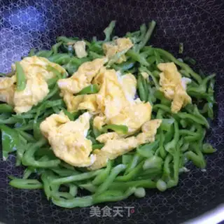 Make Pepper fried eggs step 5
