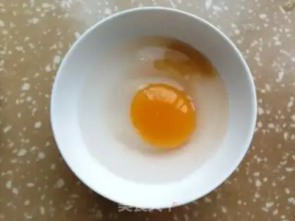 Make Fruit cucumber fried eggs step 2