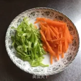 Make Carrot pepper and fried eggs step 0