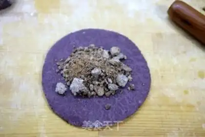 Make Black rice sugar triangle step 7