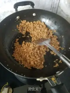 Make Four seasons of bean sauce meat buns step 3