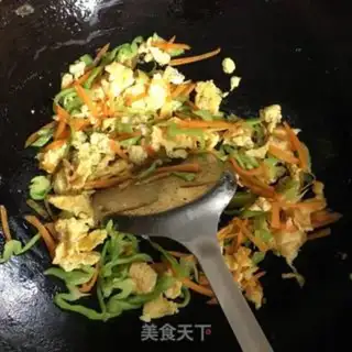 Make Carrot pepper and fried eggs step 5