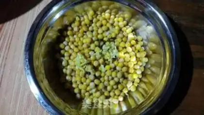 Make Puffy peas step 1