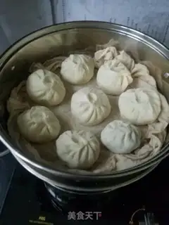 Make Four seasons of bean sauce meat buns step 6