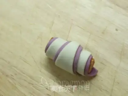 Make Rolling sausages step 4