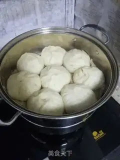 Make Four seasons of bean sauce meat buns step 7