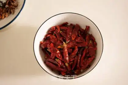 Make Spicy duck palms step 1