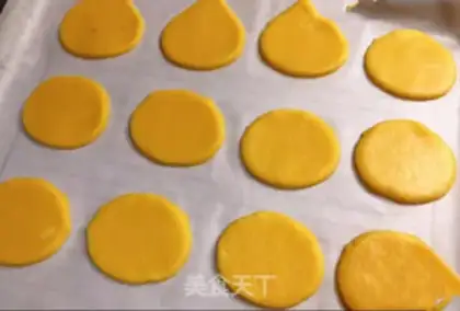 Make Piggy cookies step 7