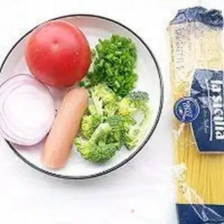 Make Ham tomatoes with pasta step 0