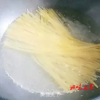 Make Ham tomatoes with pasta step 1