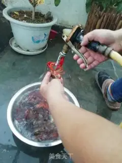 Make Spicy lobster step 1