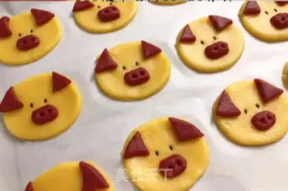 Make Piggy cookies step 13