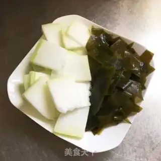 Make Pork shrimp pelt soup step 0