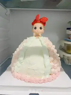 Make Barbie doll cake step 1