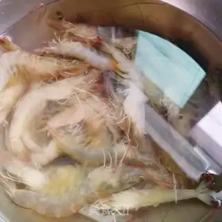 Make White burning shrimp step 0
