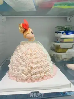 Make Barbie doll cake step 2