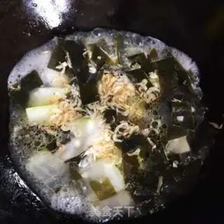 Make Pork shrimp pelt soup step 7