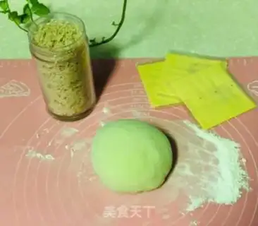 Make Chicken pine cheese cucumber bread step 0